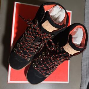 NEW IN BOX  Coach Noelle hidden wedge ankle boots with red and black laces